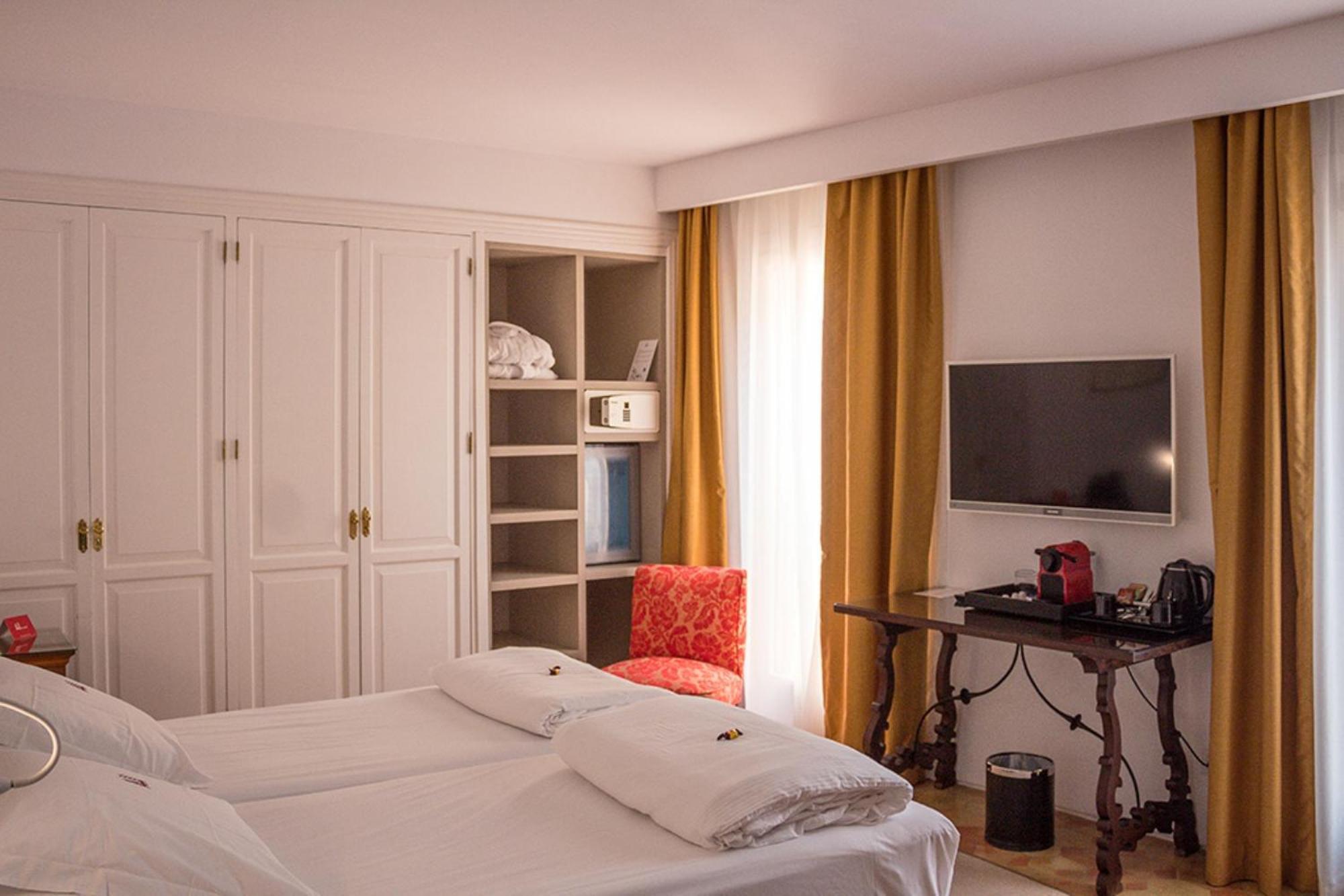 Ah Art Hotel Palma Bagian luar foto