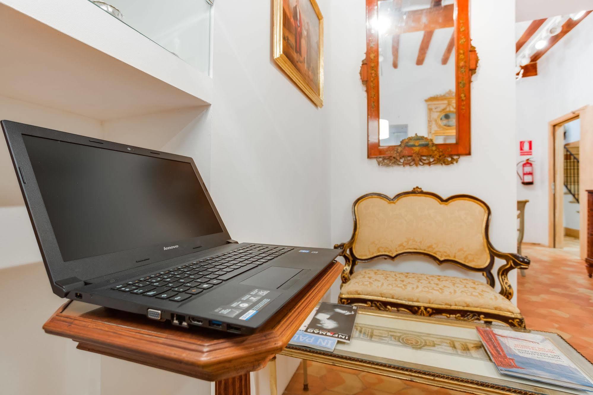 Ah Art Hotel Palma Bagian luar foto